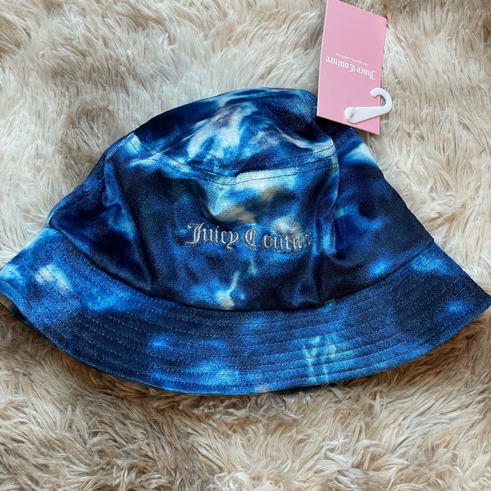 NWT Juicy Couture Bucket Hat, Blue and White Tie Dye Velour Embroidered Logo